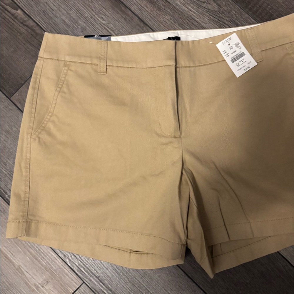 J. Crew Women's Classic Chino 5” Inseam Color: Khaki size: 10 NWT